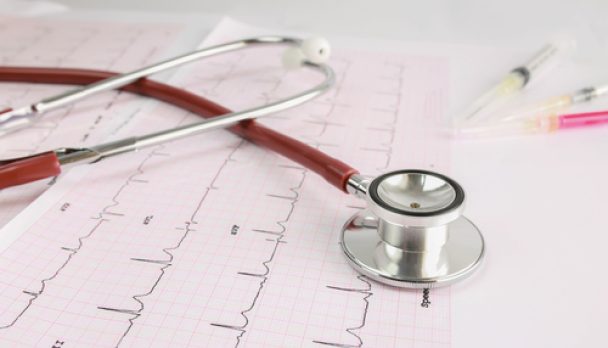 Selective,Focus,A,Stethoscope,On,The,Waveform,From,An,Ecg